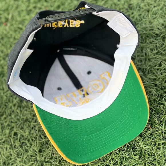 Vintage Iowa Hawkeyes Snapback - Picture 2 of 5